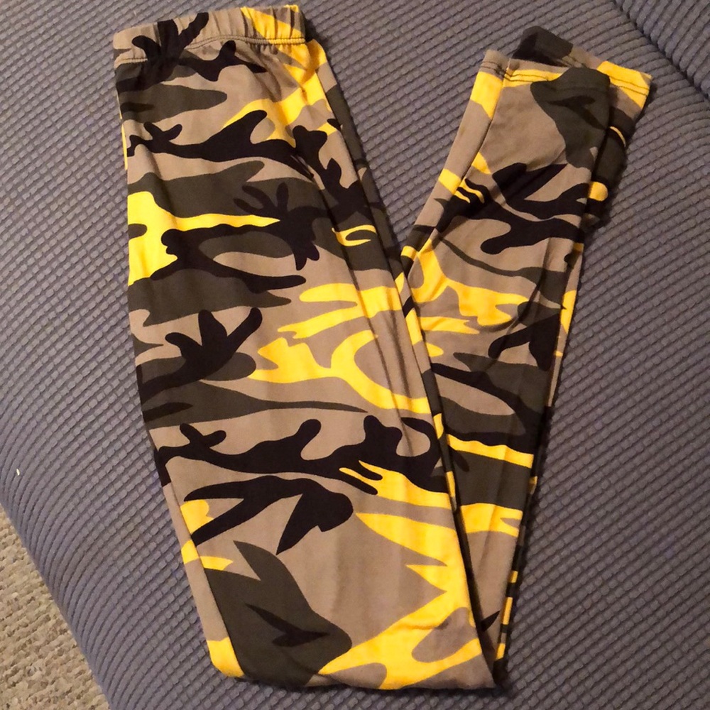 LAST CHANCE camo leggings